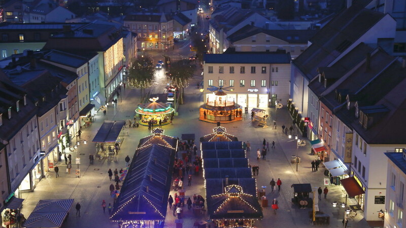 Während in Passau und Straubing am 23. Dezember die Lichter ausgehen, leuchtet Deggendorf noch weiter. (Foto: Peter Kallus)