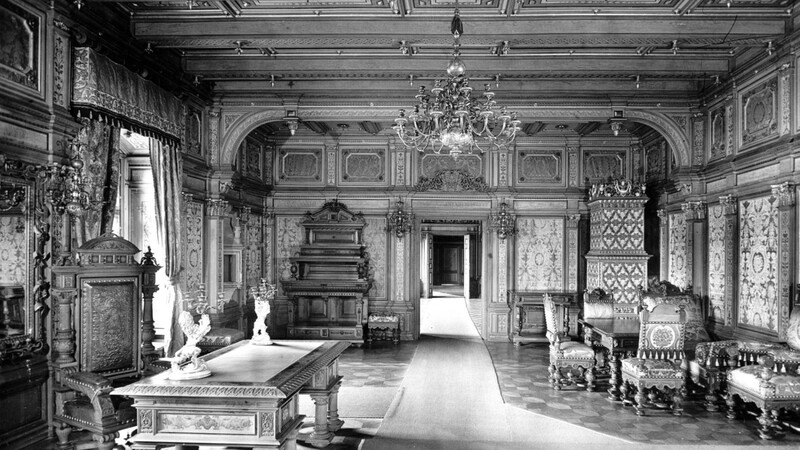 Das Wohn- und Arbeitszimmer Ludwigs II. auf der Burg Trausnitz war mit grünem Damast ausgestattet.