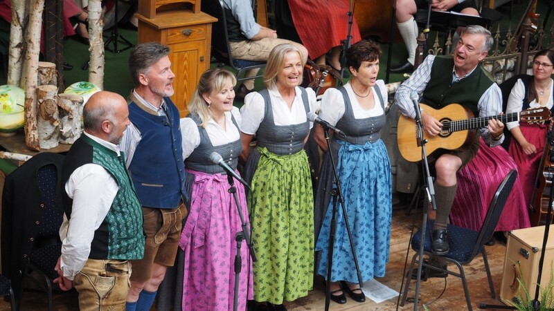 Alpenländischen Flair zauberten die Puchwieser Sänger aus dem Salzburger Land nach Arnbruck.