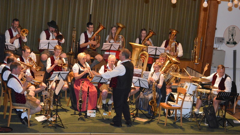 Eine hochklassige Aufführung boten die "Freunde der Blasmusik" aus der Umgebung von Neumarkt Sankt Veit.
