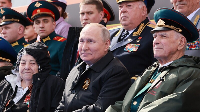 Russlands Präsident Wladimir Putin (l.) zündete keine neue Eskalationsstufe.