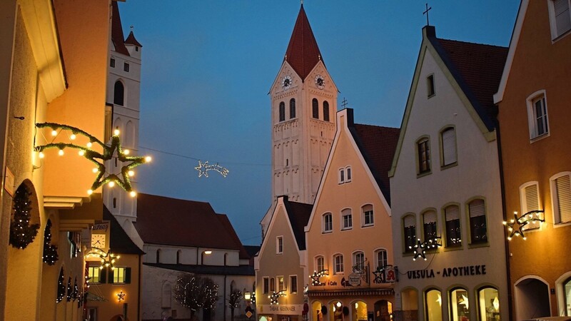 Die Moosburger Innenstadt wird in der Adventszeit wieder stimmungsvoll leuchten.