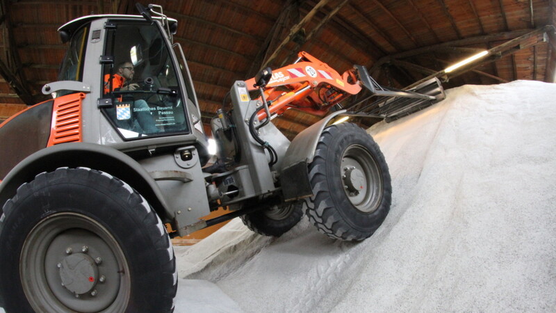 In der Salzhalle in Viechtach lagern aktuell 2800 Tonnen Salz.