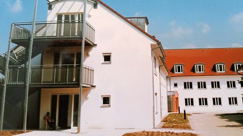 Das Anneliese-Schweinberger-Haus in Moosburg kurz nach der Fertigstellung im Jahre 1997....