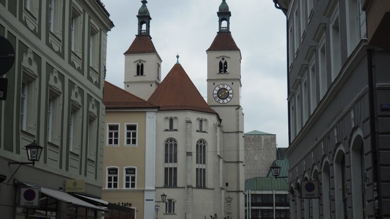 Ab Montag gelten in Regensburg wieder strengere Regeln.