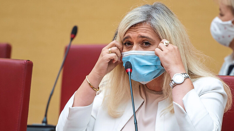 Ministerin Melanie Huml muss sich im Gesundheitsausschuss des Landtags vielen Fragen stellen.