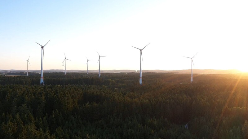 Die Stadtwerke Dingolfing investieren in Windkraft, wie hier in Velburg.