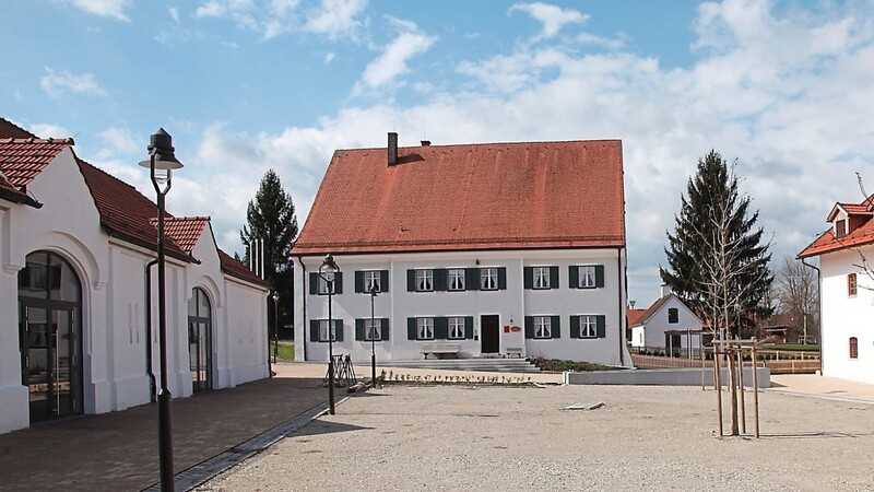 Das Trachtenkulturzentrum in Holzhausen dokumentiert die Entwicklung der bayerischen Trachtenkultur. Jetzt soll das Museum erweitert und neu konzeptioniert werden. Das Finanzministerium unterstützt Umbau und Erweiterung mit einer Fördersumme von 500 000 Euro.