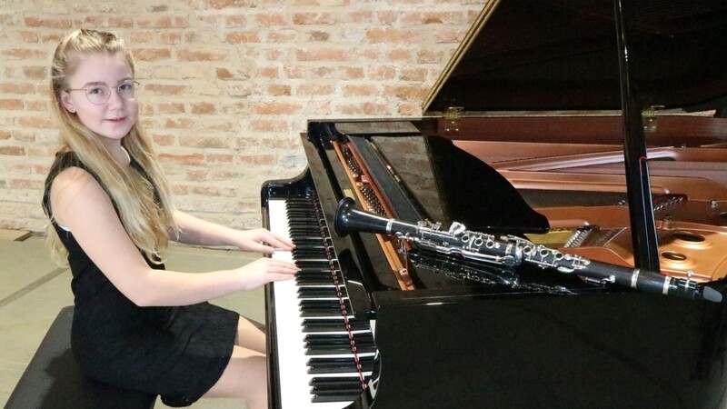 Den Jugendkulturpreis erhält die Pianistin und Klarinettistin Veronika Troiber, die ihr Talent auf überregionalen Wettbewerben bewiesen hat.
