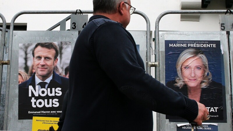 Für Amtsinhaber Emmanuel Macron (l.) könnte es an diesem Sonntag knapp werden. Ihn trennen nur wenige Prozentpunkte von der rechtsextremen Herausforderin Marine Le Pen.