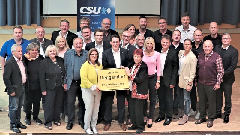 Das gut gehütete Geheimnis wurde am Freitagabend gelüftet: Diese Männer und Frauen wollen für die CSU in den Stadtrat einziehen.