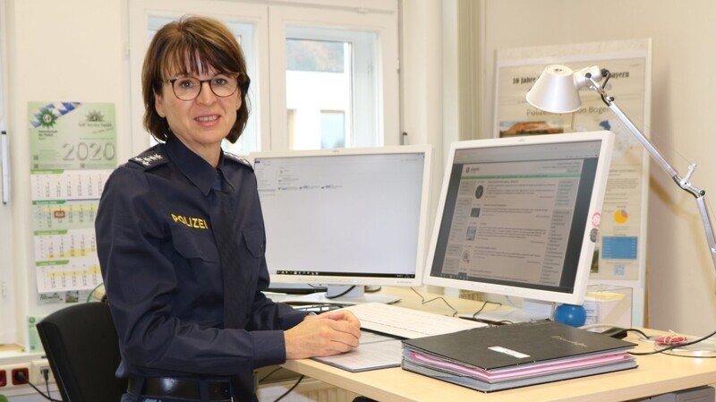 Erste Polizeihauptkommissarin Daniela Neumayer, die 54-Jährige leitet die Polizeiinspektion Bogen.