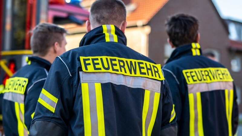 Ein leergesprühter Feuerlöscher hat am Donnerstagabend der Feuerwehr in Landshut unnötige Arbeit beschert. (Symbolbild)