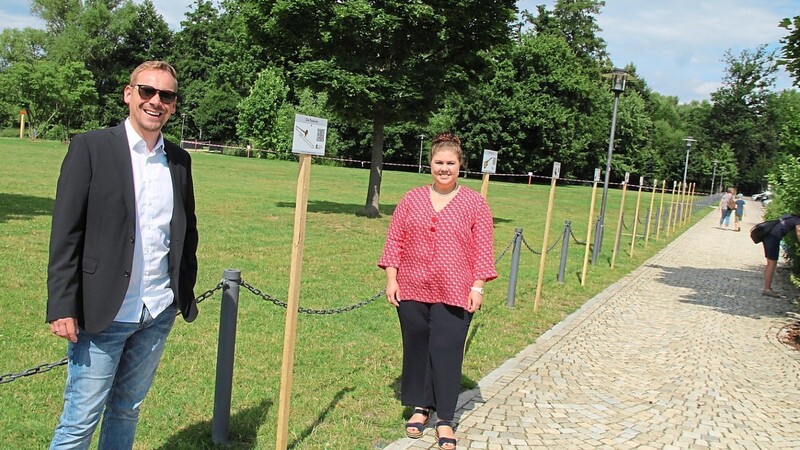 Andreas Stögmüller, der Leiter der Landkreismusikschule, und Bürgermeisterin Alexandra Riedl empfehlen den Besuch der Instrumentenparade am Esper.
