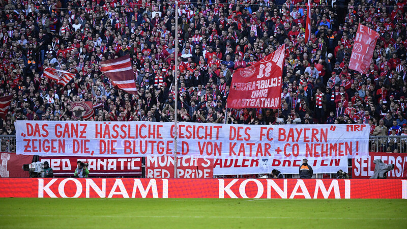 Die Fans des FC Bayern werfen ihren Klubbossen Doppelmoral vor.