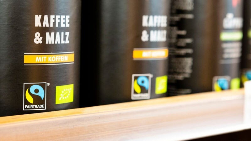 Fair gehandelter Kaffee - immer mehr Supermarktprodukte tragen das Logo für den fairen Handel.