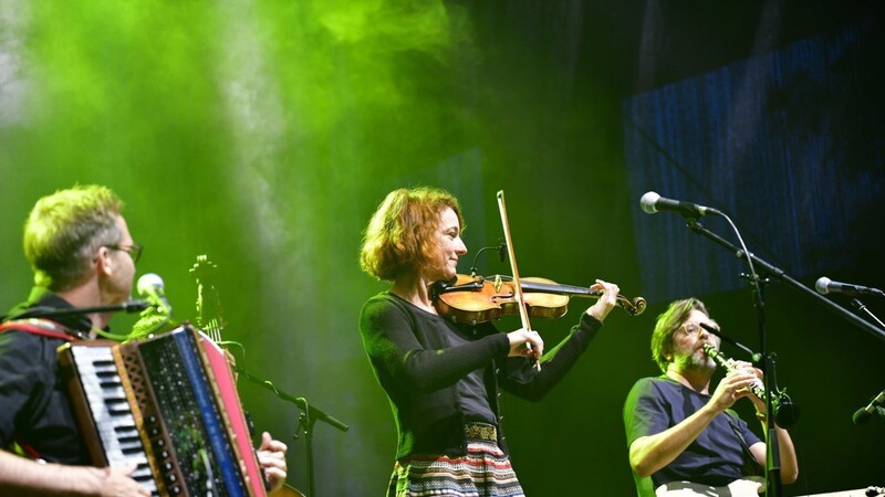 Mit bayerischen Klängen begeisterte die Band Luz Amoi ihr Publikum.