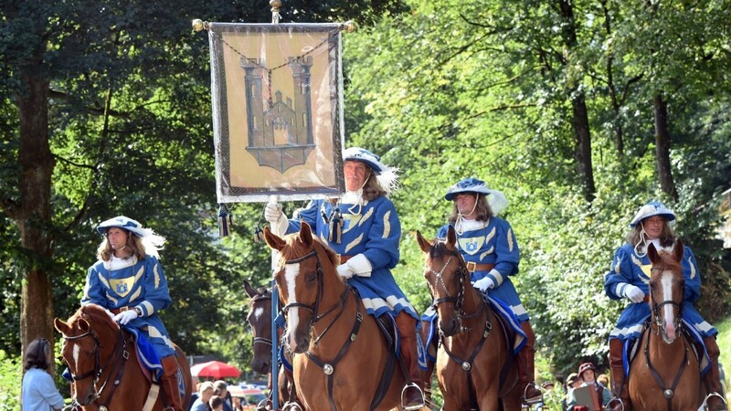 Auf Mittelalterfesten wird die Zeit der Könige und Ritter zelebriert. Kostüme und Ausstattung sind wichtig für das Flair.