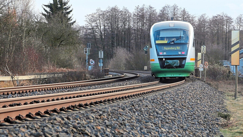 Auch die Bahnstrecke zwischen Weiden und Neustadt wird elektrifiziert.