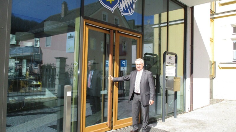Lange wird es nicht mehr dauern, bis Franz Schedlbauer zum letzten Mal "seine Rathaustür" als 1. Bürgermeister öffnet.