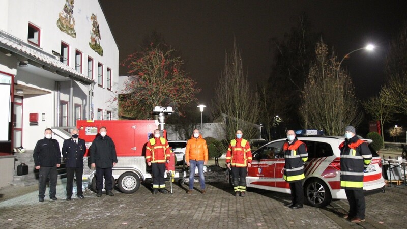 Neben dem neuen Notstromaggregat gab es für die Feuerwehr Ergolding auch ein neues Führungsfahrzeug, gespendet von der BMW-Group Landshut.