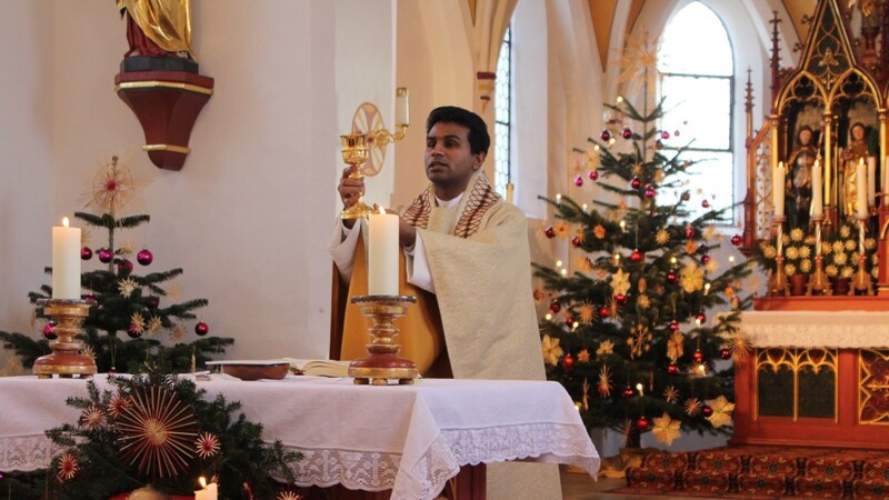 Pater Jis Mangaly feierte den Gottesdienst.