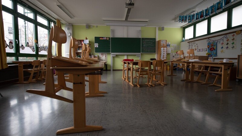 Die meisten Klassenzimmer sind nach wie vor leer.