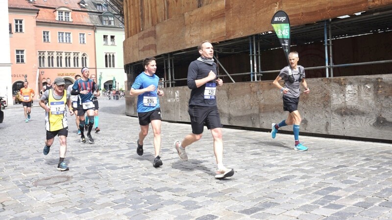 Auch über den Domplatz führte die Strecke des Regensburg Marathons.
