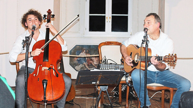 Hans "Yankee" Meier (rechts) und sein Sohn Christoph deckten am Neujahrstag unterschiedlichste musikalische Stilrichtungen ab.