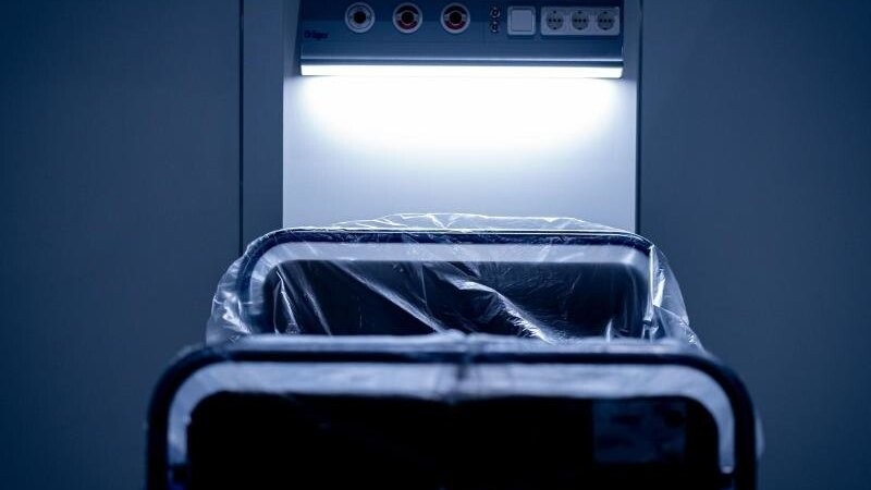 Ein Krankenhausbett zur Behandlung von Corona-Patienten.(Symbolbild)