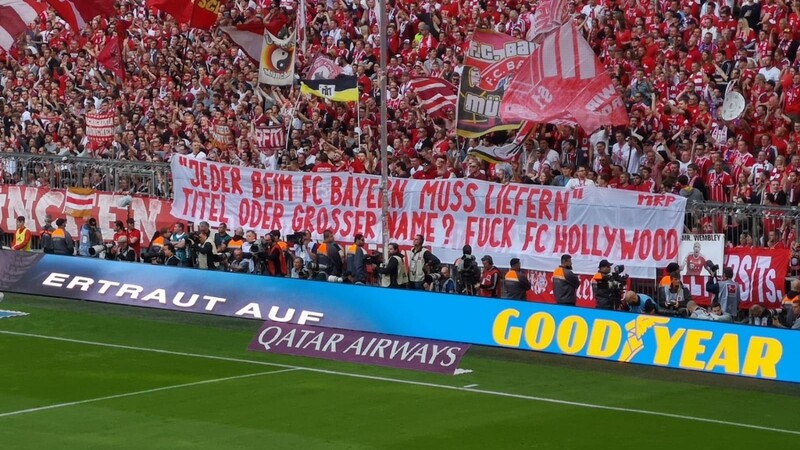 Mit diesem Banner stärkten die Fans des FC Bayern ihrem Trainer Niko Kovac den Rücken.