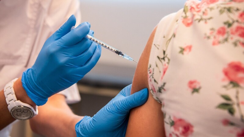 In Kelheim können Menschen ihre Impfung auffrischen.