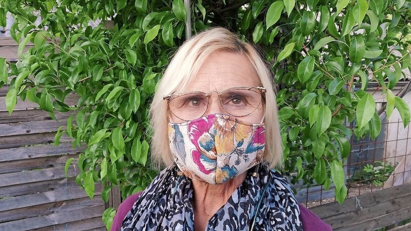 Lehrerin Gertrud Gabor ist es wichtig, dass sich die Kinder nicht schämen, vor den Klassenkameraden Maske zu tragen.  Fotos: Gabor