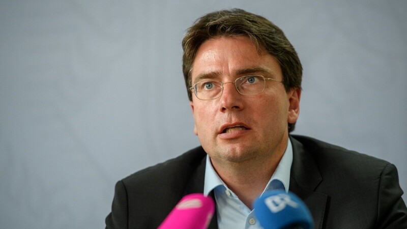 SPD-Landtagsabgeordnete Florian von Brunn kritisiert die zurückhaltenden Auskünfte des Gesundheitsministeriums.
