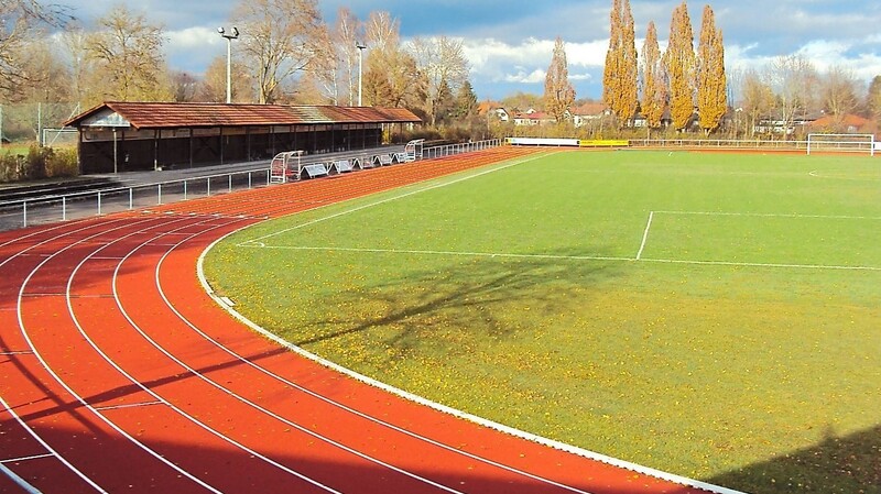 Seit Herbst 2017 präsentiert sich das Landauer Stadion durch den Bau der Tartanbahn als moderne und einer Stadt der Größe Landaus würdige Sportstätte.