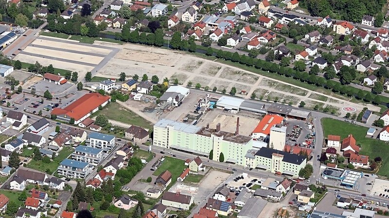 Das Brandhallen-Gelände zwischen Hopfenhallen und Volksfestplatz sowie Lidl und BayWa könnte mit einem Konzept entwickelt werden, meint zweite Bürgermeisterin Hannelore Langwieser.