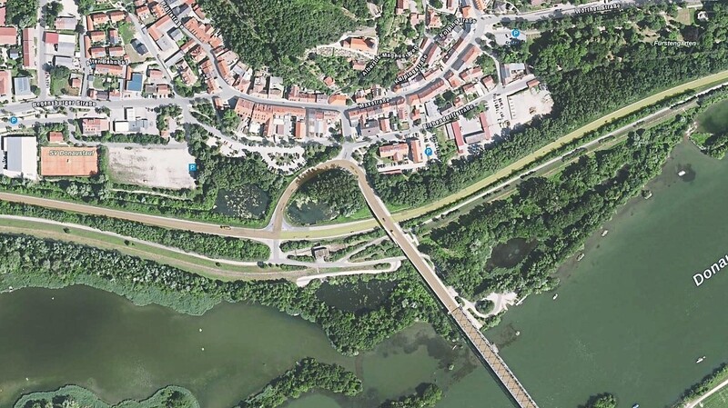 Die Gemeinde hätte sich am Ortseingang Donaustauf Mitte einen Kreisverkehr gewünscht. Dem staatlichen Bauamt ist das zu teuer.