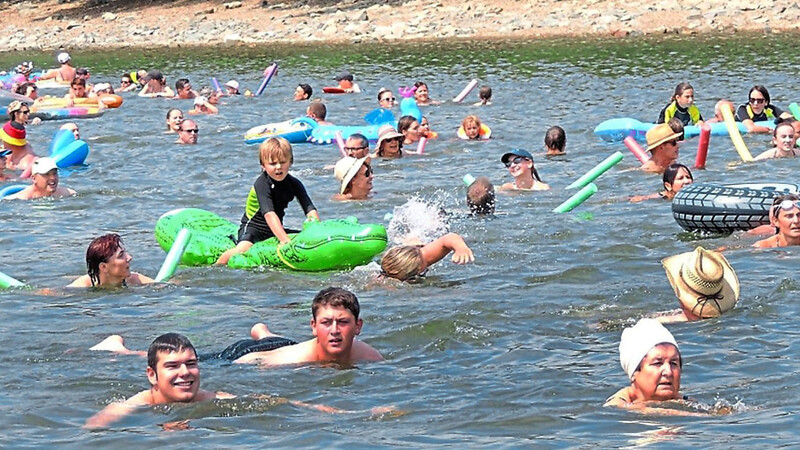 Sich gefahrlos in der Donau treiben lassen kann man beim organisierten Donauschwimmen, das die Wasserwacht normalerweise einmal im Jahr anbietet und entsprechend überwacht.