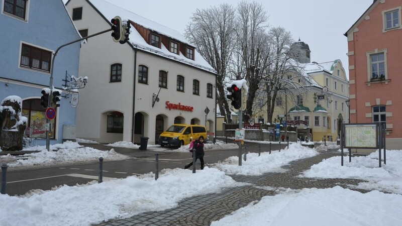 Die Fußgängerampel am Marktplatz soll weiter bestehen bleiben. Darauf hat sich der Marktgemeinderat jetzt im Zuge der Planungen für die Neugestaltung der Ortsdurchfahrt verständigt.