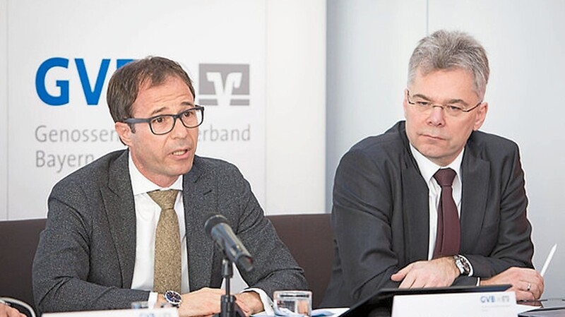 GVB-Präsident Jürgen Gros (l.) und GVB-Vorstand Alexander Büchel beim Bilanzpressegespräch der Volksbanken und Raiffeisenbanken in Bayern.