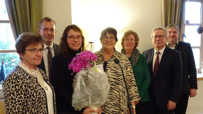 Als 200. Mitglied konnte Heide Kramhöller (3.v.l.) geehrt werden. Es gratulierten die Bürgermeister sowie die Vorsitzende des VdK-Ortsverbands mit ihren Stellvertreterinnen.