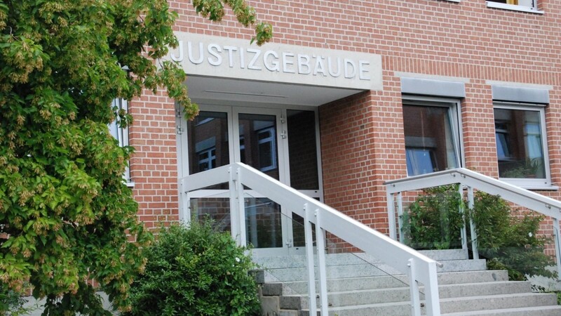 Ein 31-jähriger Altdorfer musste sich wegen sexueller Belästigung am Arbeitsplatz vor dem Amtsgericht verantworten.