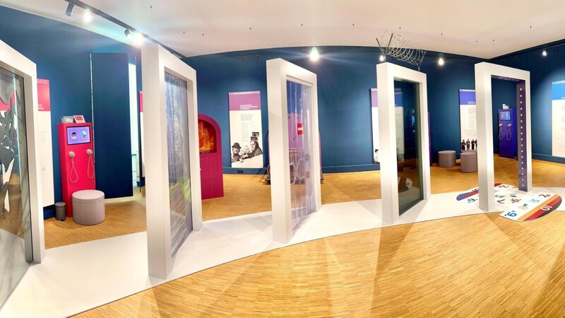 Der derzeit einzige zugängliche Bereich im Landestormuseum ist neben dem Georgssaal und dem Stadtturm die für ihr Design international prämierte Ausstellung "Grenzerfahrungen", die auch das Thema "Vertreibung" beinhaltet.