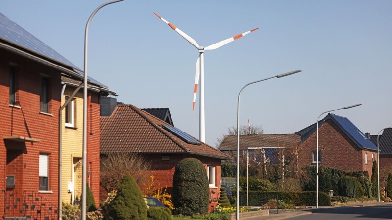 Windenergie ist auf Entfernung großartig, wenn sie vor die Haustür kommt, verliert die Windkraft an Sex Appeal", sagte Ministerpräsident Markus Söder bei einer Konferenz.