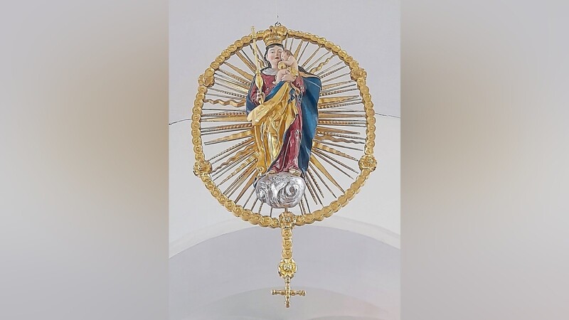 Aus 70 Perlen besteht der Rosenkranz um die Madonna in der Oberdeggenbacher Kirche.