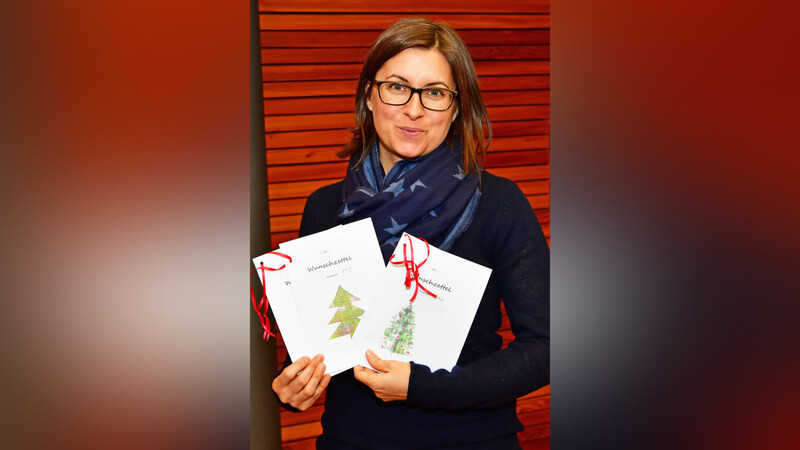 Alexandra Pöller, die Seniorenbeauftragte der Stadt, warb für die Wunschbaumaktion für Senioren.