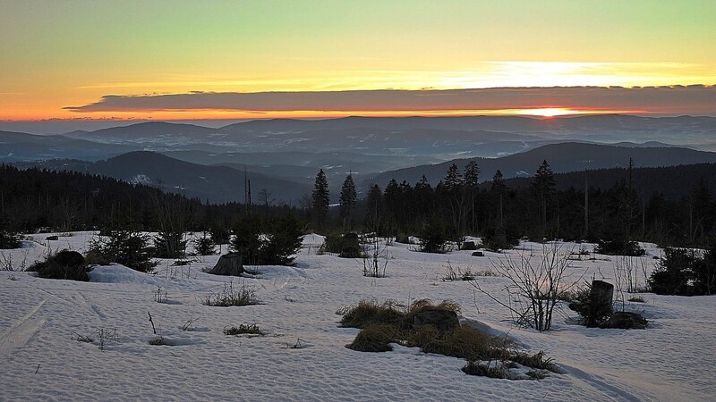 Sonnenuntergang auf Bretterschachten unterhalb des Arbersteiges mit Blickrichtung Bodenmais.