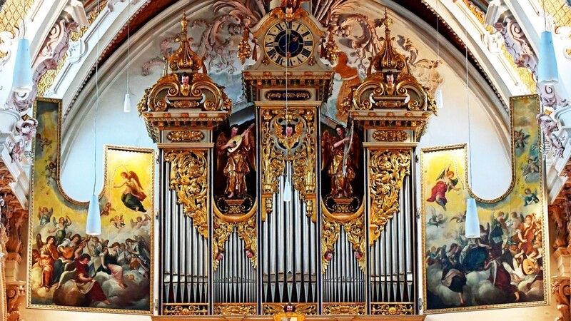 Der Orgelprospekt mit geöffneten Flügeltüren: ein imposanter Anblick.