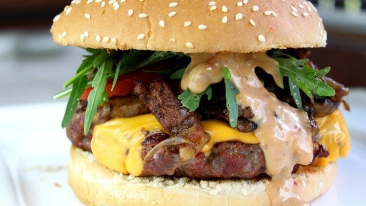Diesen leckeren Burger zaubert Food-Bloggerin Anja Auer heute in einer neuen Folge von "So grillt die Region".