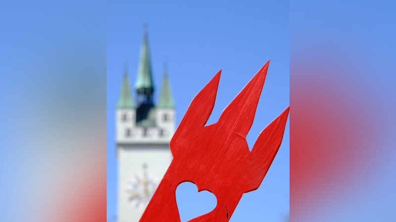 Der rote Stadtturm mit Herz war Wahlkampf-Symbol der SPD, die künftig drei Sitze weniger im Stadtrat hat. Keiner der künftigen fünf Stadträte ist unter 50 Jahre alt. Die Partei steht vor einem Umbruch.